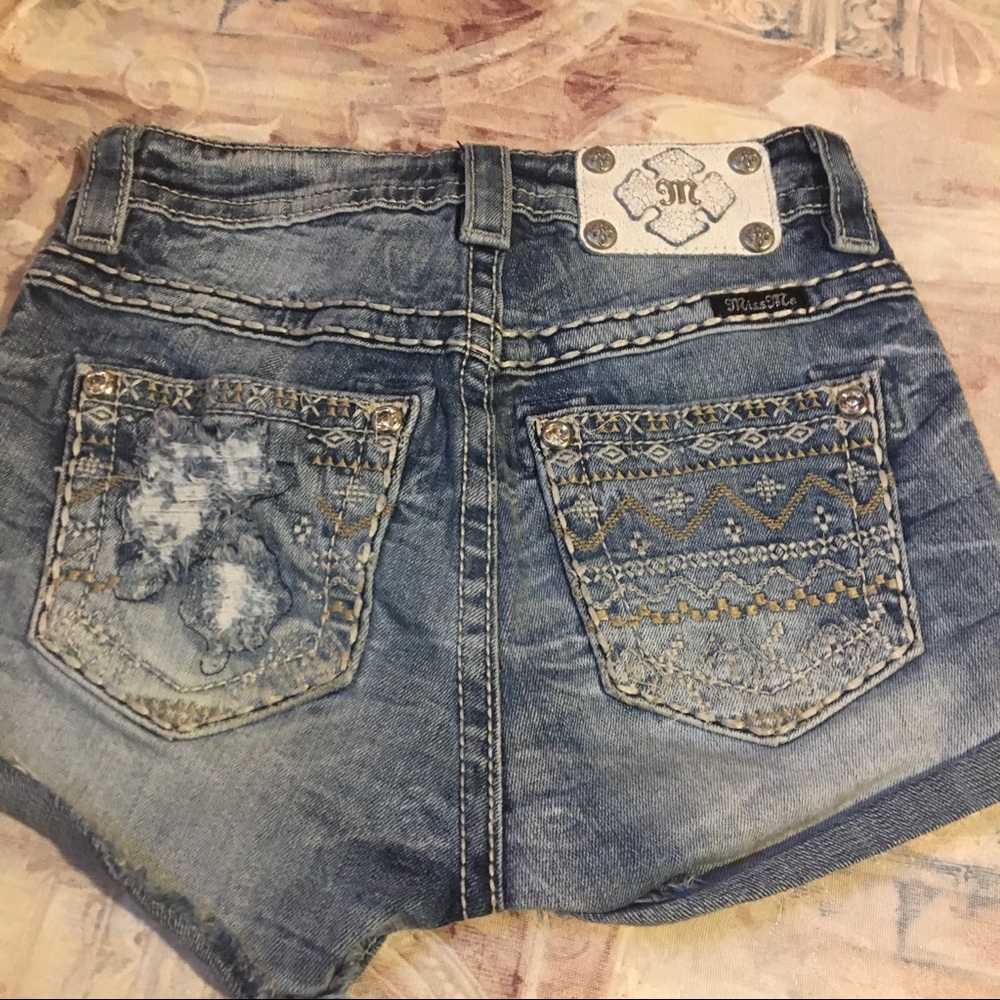 Miss Me High Rise Shorts Size 25